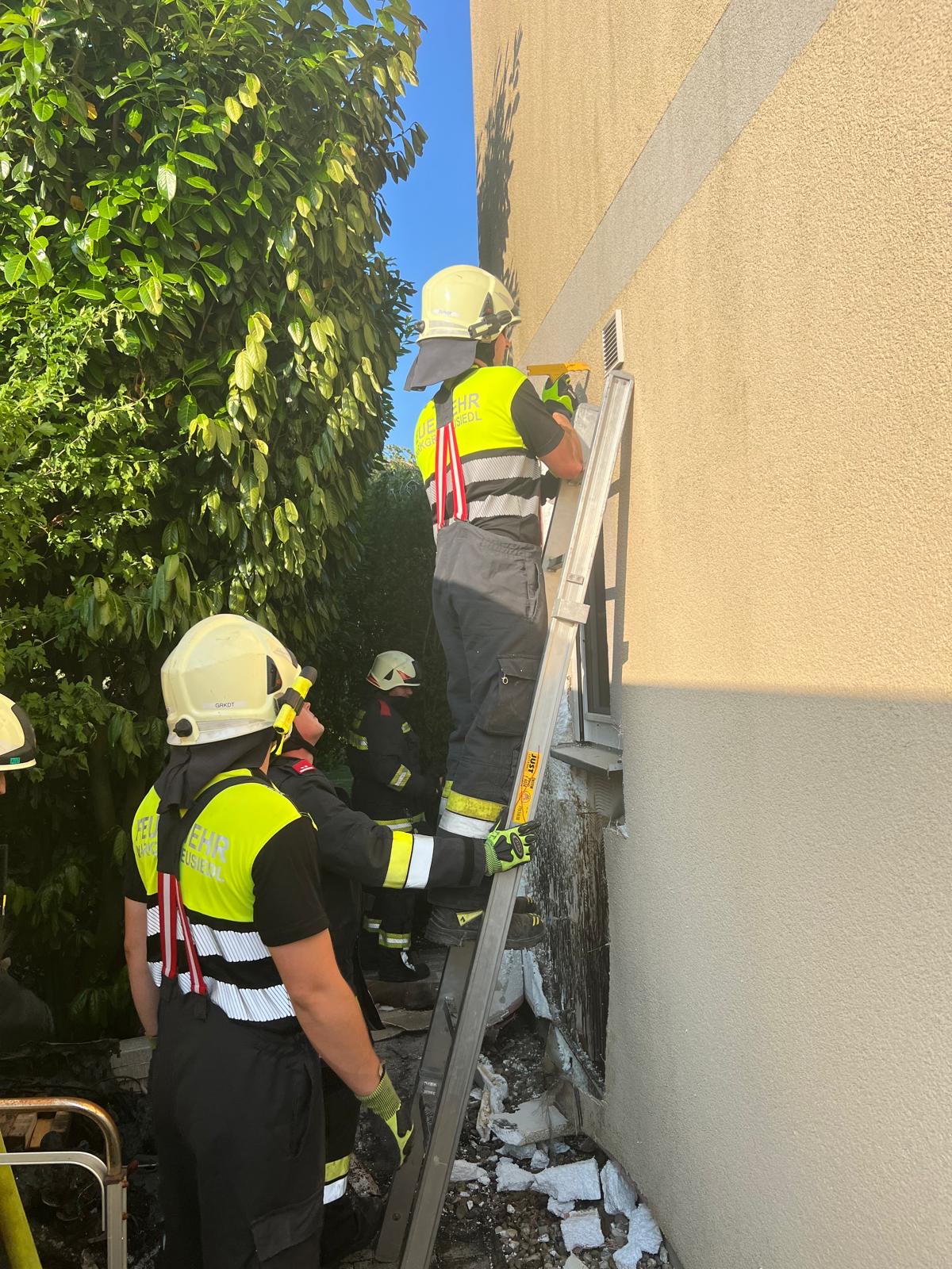 B0 – Nachlöscharbeiten nach Brandereignis